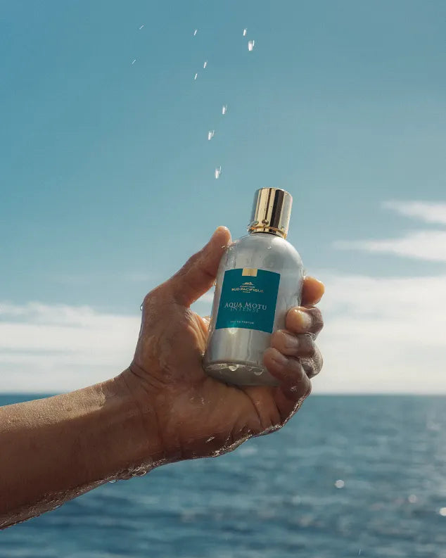 Aqua Motu Intense Eau de Parfum 100 ml in a man's hand, shot by Comptoir Sud Pacifique